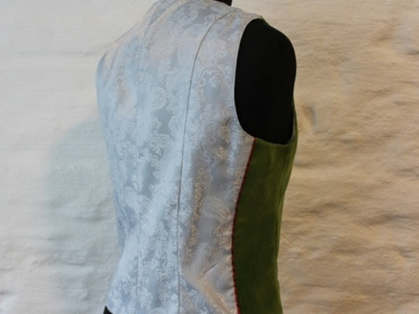 Samtweste Damen grün im Stil für Reitsport und Jagd. Hinten.